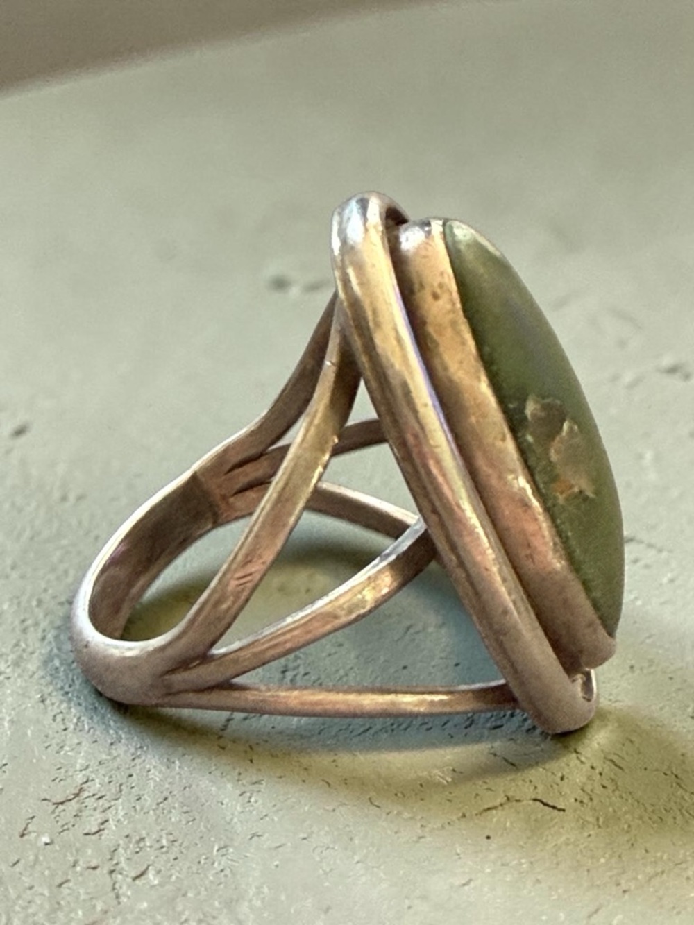 💚Vintage Navajo Sterling Silver Green Stone Ring Handmade Southwest Sz 6.5 - Picture 3 of 7